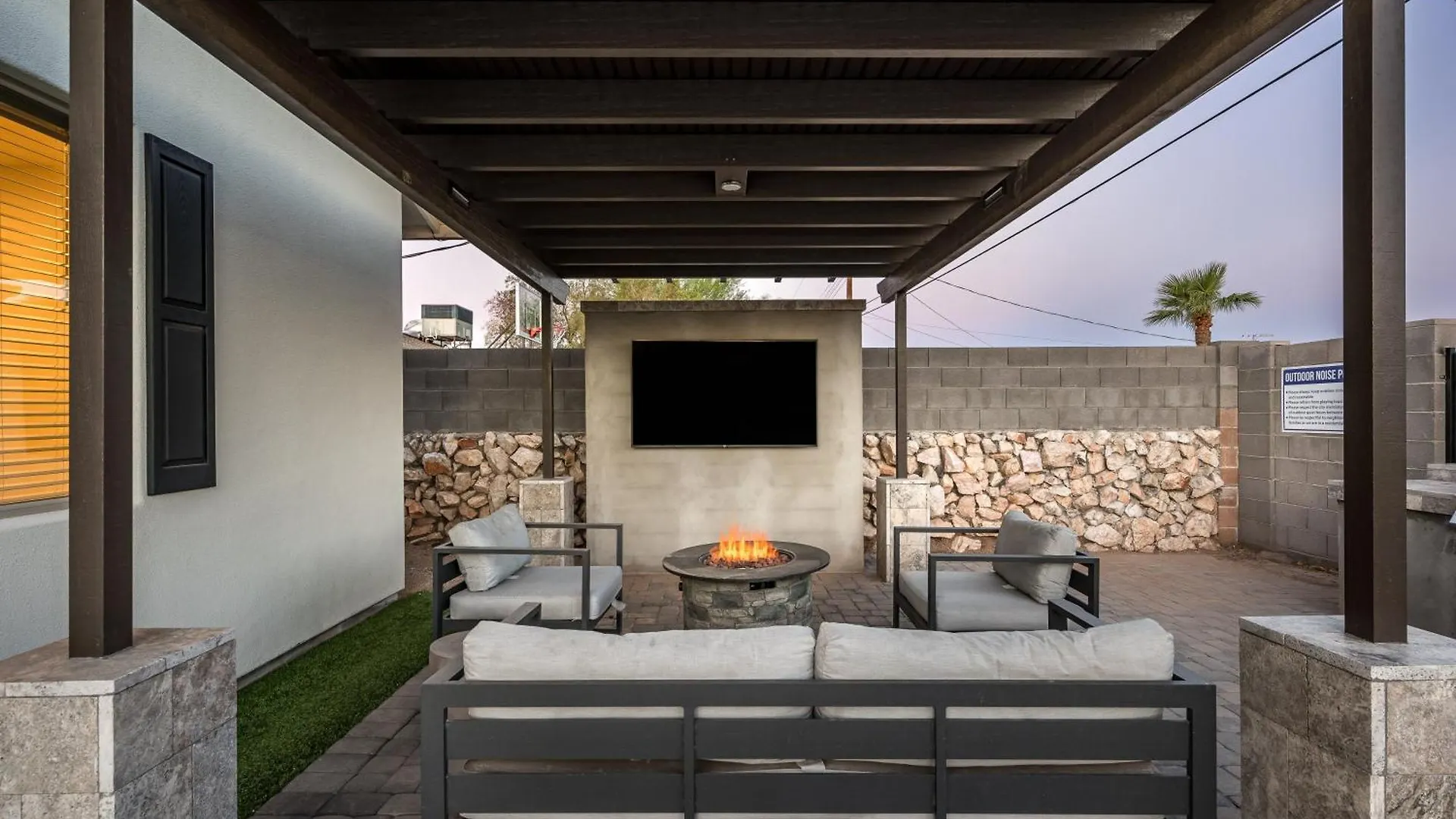 Endless Entertainment And 1.5 Miles From Old Town Stay At Sunbaked Terrace سكوتسدايل